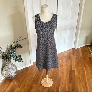 L.L. Bean Black & White Knee Length Shift Dress in Women’s Small Reg